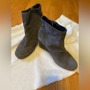 Women’s TOMS Suede Short Zip Up Wedge Boots